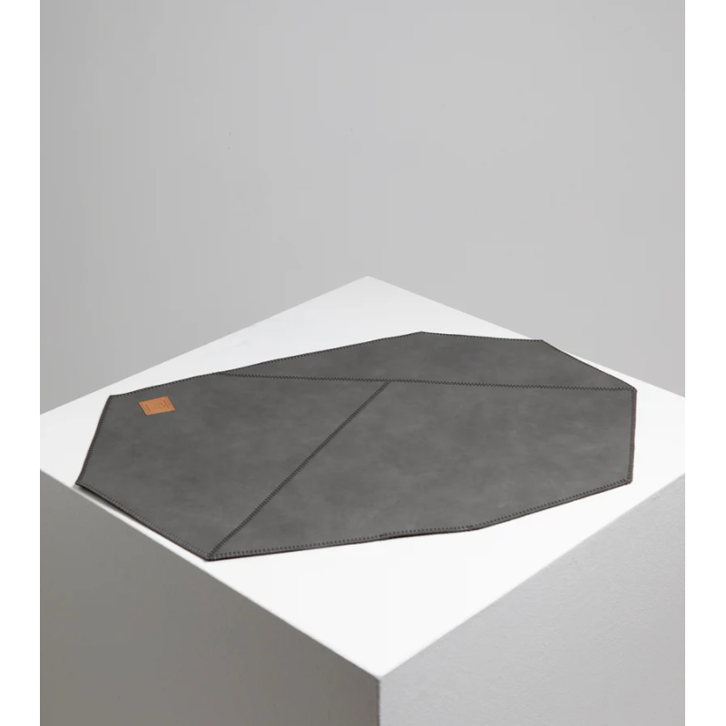 2.8 David Mata pod Miski Sztuczna Skóra 2.8 Design for Dogs | ventisei&Co.