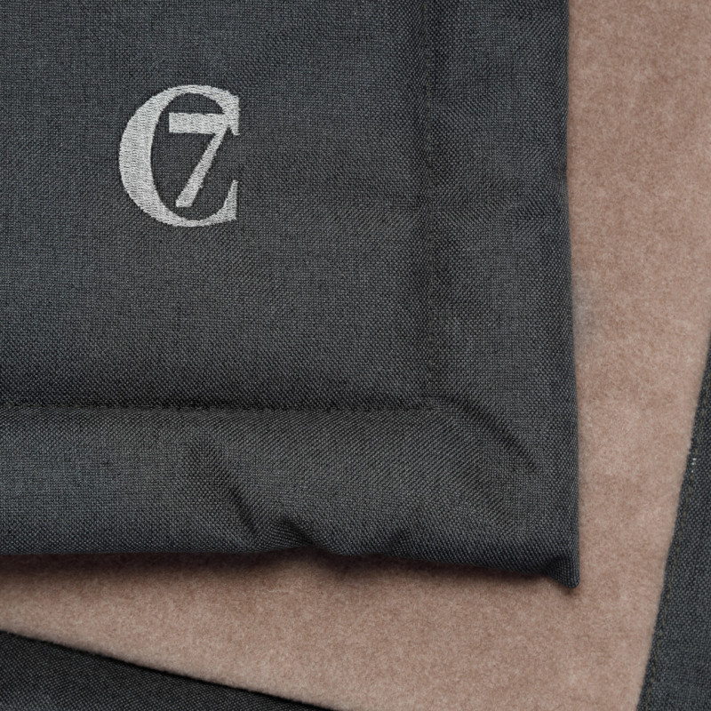 Mata wodoodporna Cloud7 Graphite — detal logo